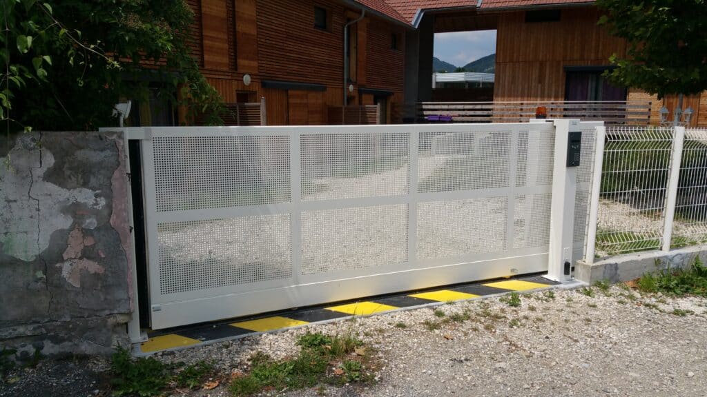 Portail aluminium battant Grenoble